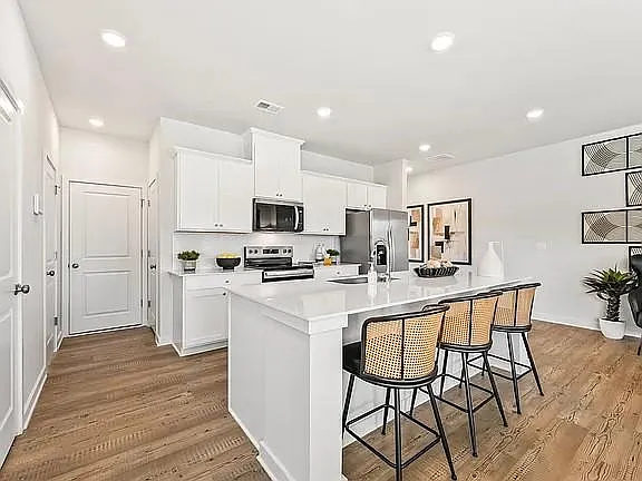 3 bed, 2.5 bath, 1855 sqft, $2,200 — Photo 2