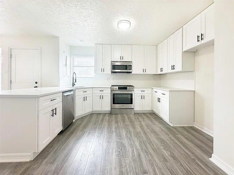 9843 Stableway Dr — Photo 9