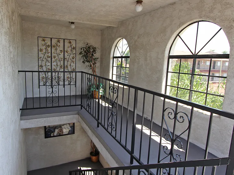 13105 Kornblum Ave — Photo 31
