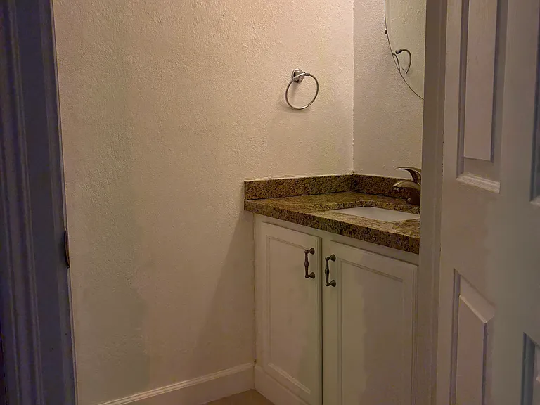 833 Millbrae Ct #4 — Photo 8