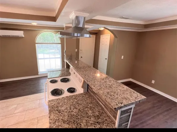 113 N Pecan Dr, Texas City, TX 77591
