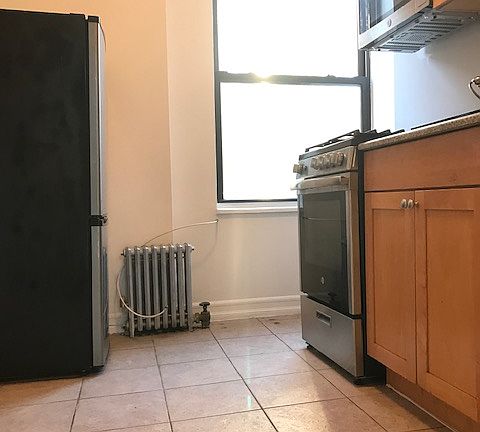 3rd image of 236 E 13th St #30