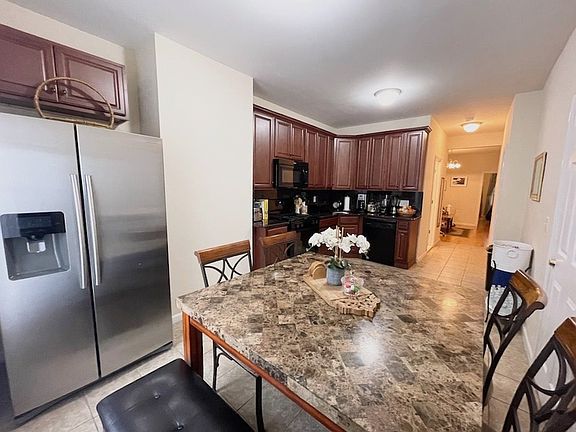 3rd image of 130 Kensington Ave #1