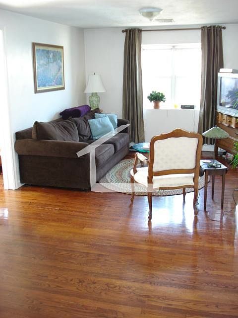 2nd image of 305 Summit Ave APT 03
