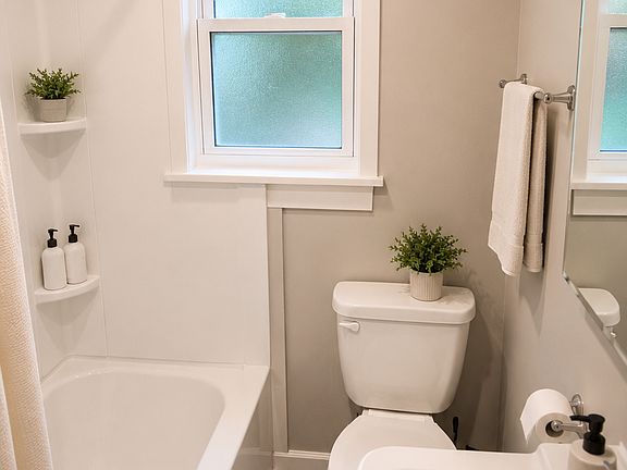 3rd image of 405 West Ave #1W