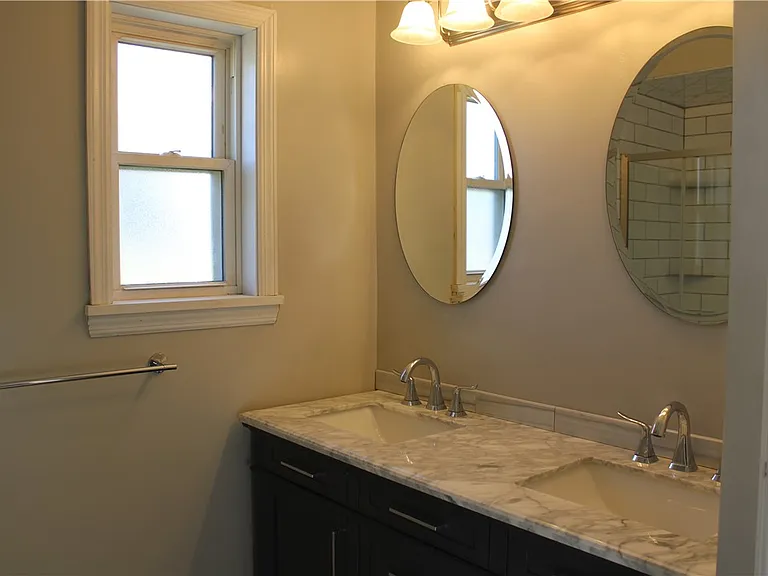 2821 Bertha St — Photo 3