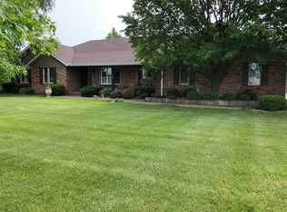 711 S Cummings Ln, Washington, IL 61571