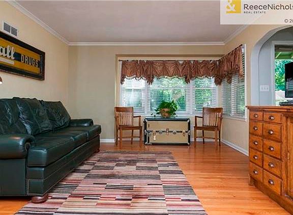 2nd image of 410 E Porte Cimi Pas St