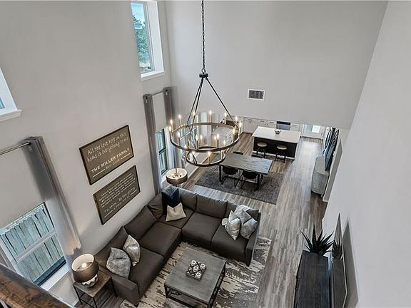 3rd image of 2071 Cowan Dr