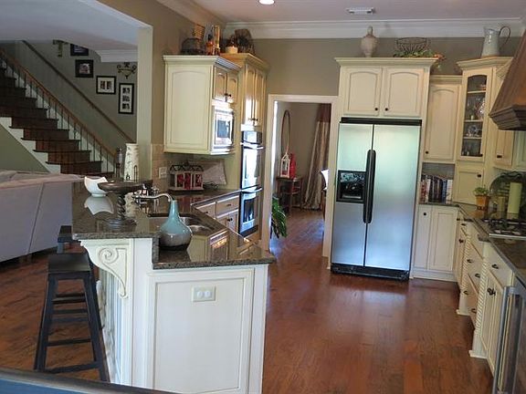 5th image of 6401 Lake Vista Dr