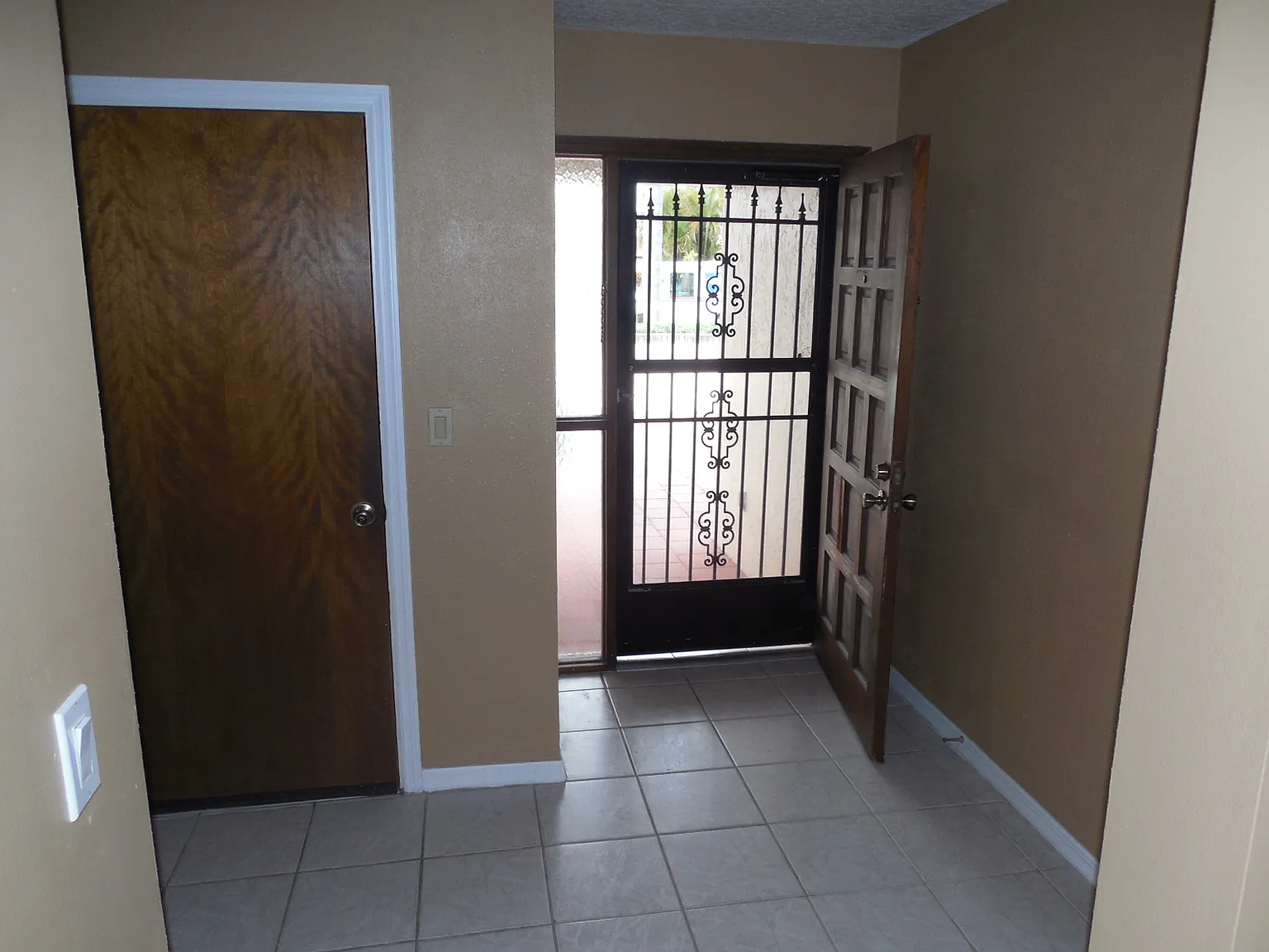 2 bed, 1296 sqft, $2,100 — Photo 4