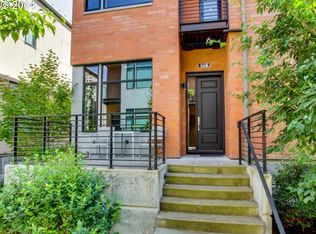 1664 NW Riverscape Ct, Portland, OR 97209