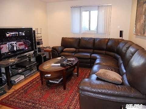 3rd image of 2 Cheryl Ln S