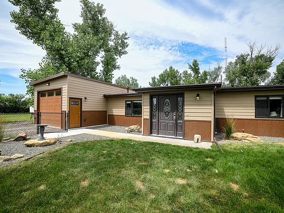 3rd image of 1029 Suburban Dr