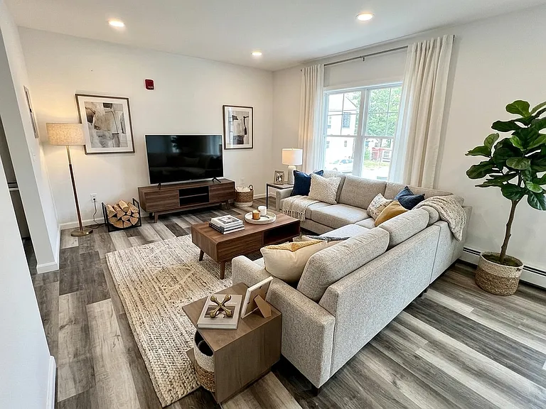 73 Brookside Ave #C — Photo 2