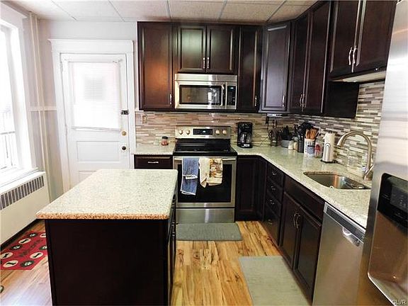 3rd image of 233 E 21st St
