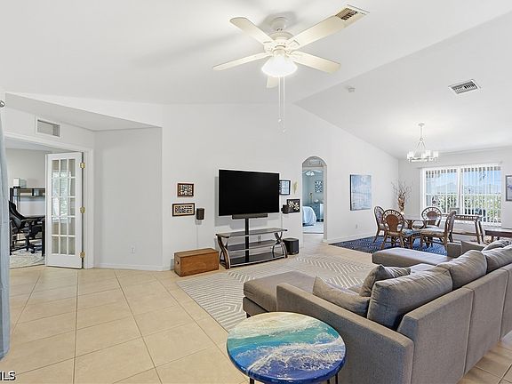 4th image of 4301 NE 9th Pl