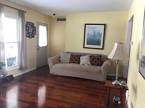 4th image of 392 Arthur Ave