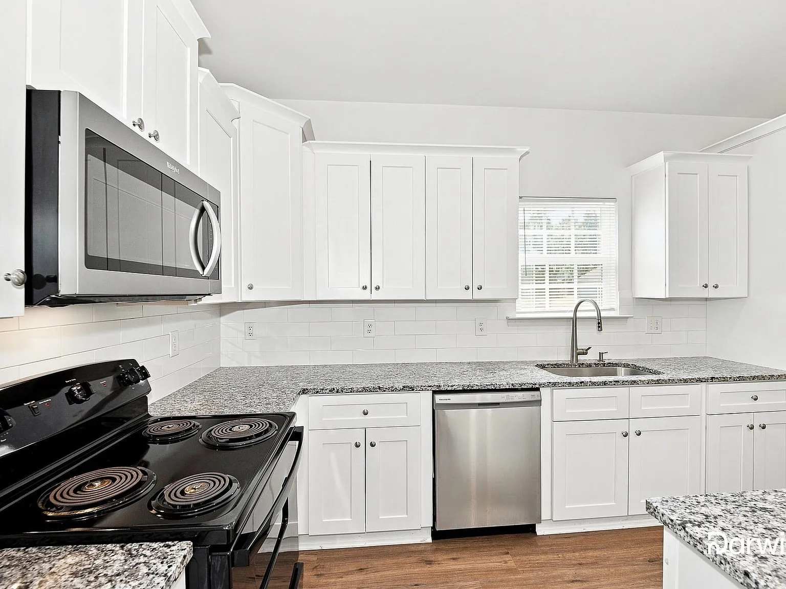3 bed, 2.0 bath, 1154 sqft, $1,940 — Photo 4