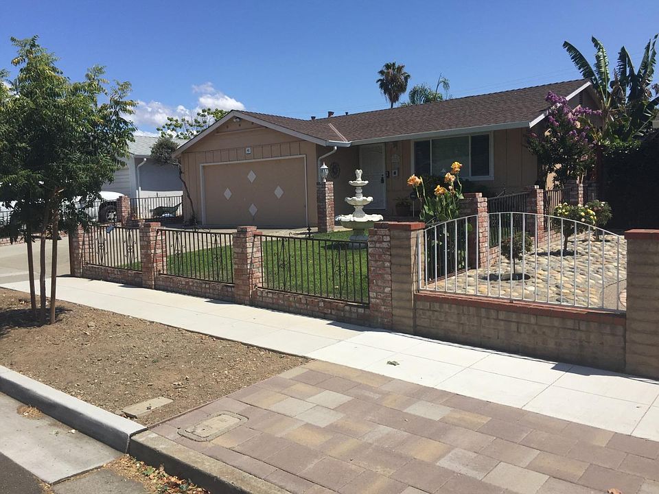 1st image of 3226 Golf Dr