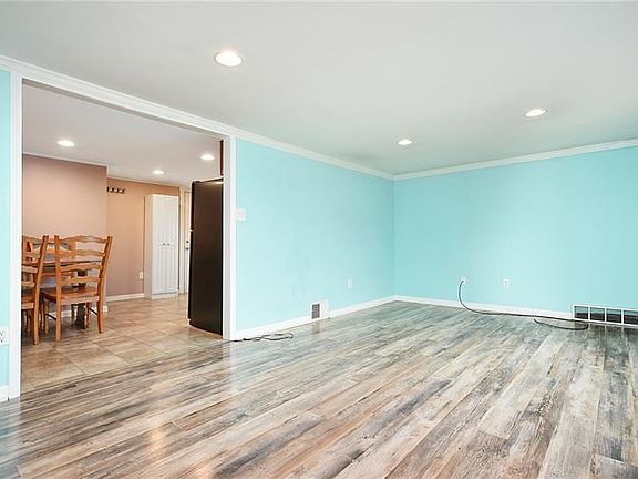 4th image of 208 Margaret Ave