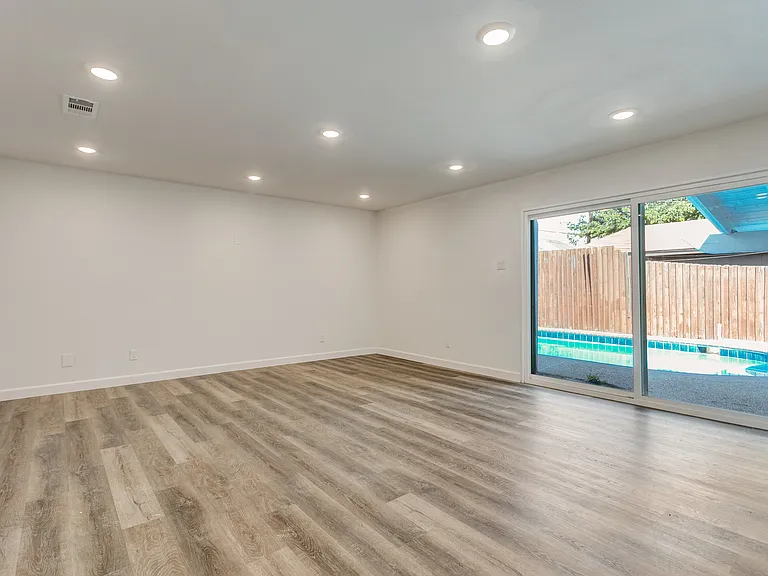 1535 Carnation Dr — Photo 16