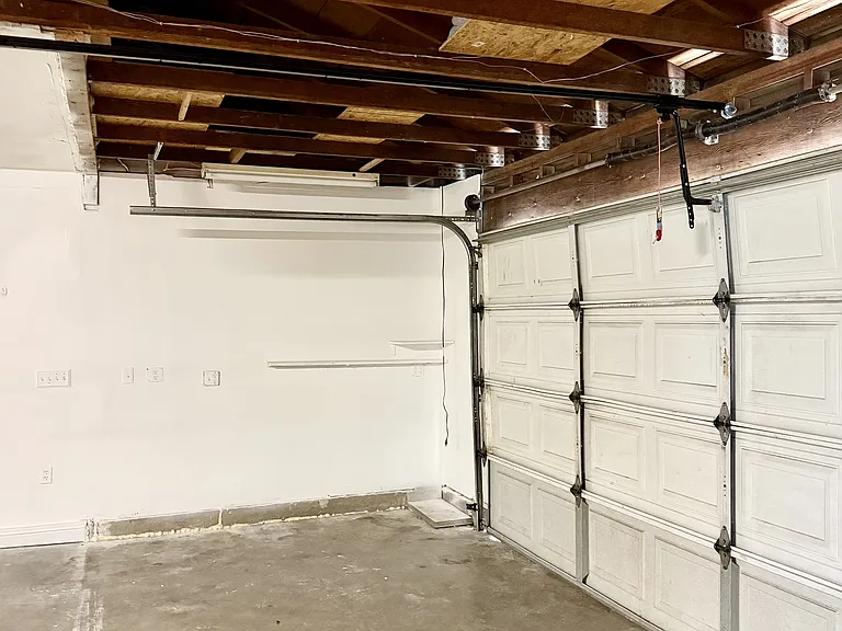 3636 W Tulare Ave — Photo 40
