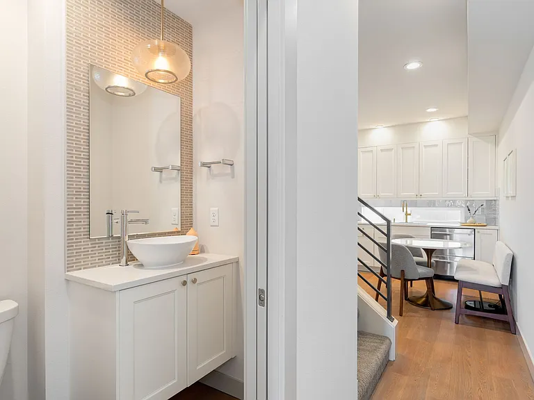 5030 Sand Point Pl NE — Photo 32