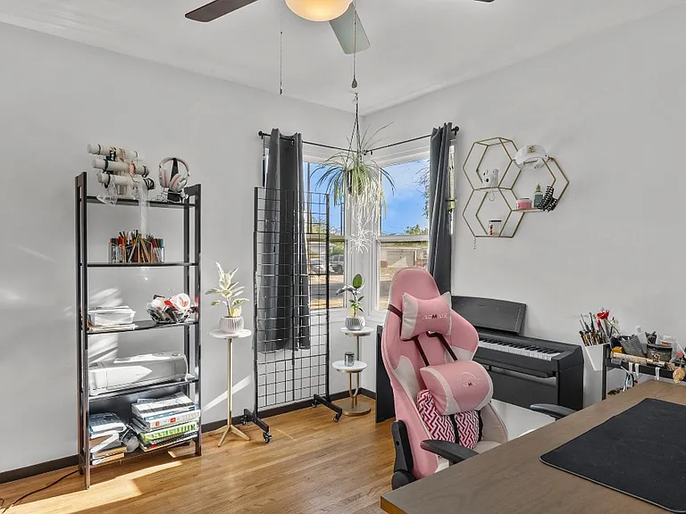 1327 W Ivesbrook St — Photo 18