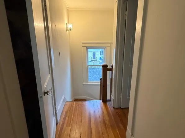 22 Colonial Pl, New Haven, CT 06515