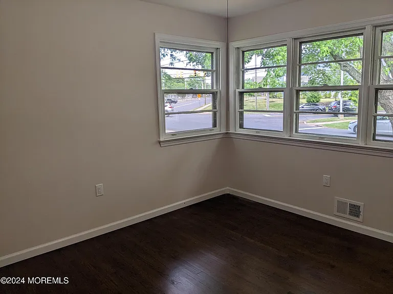 509 Stone Rd — Photo 10