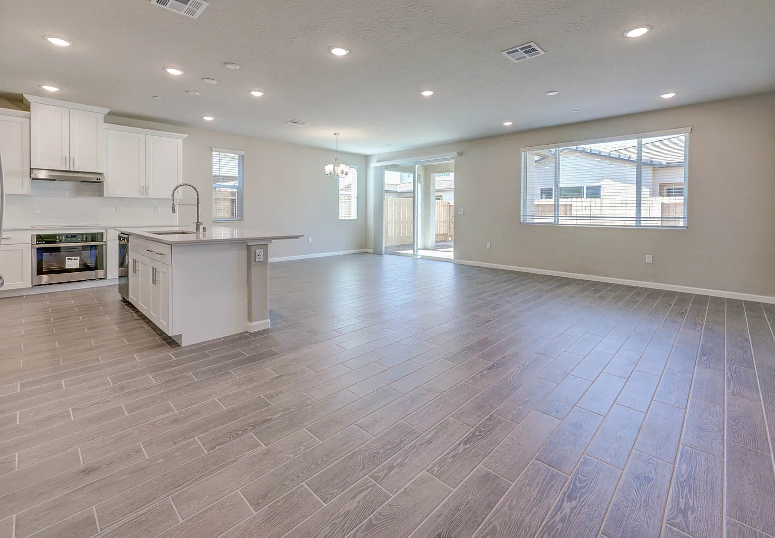 3 bed, 1887 sqft, $3,050 — Photo 3