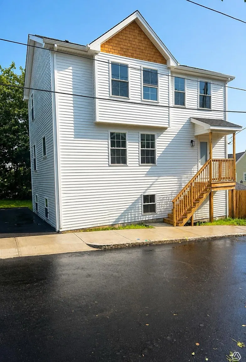 11 Benton St — Photo 1