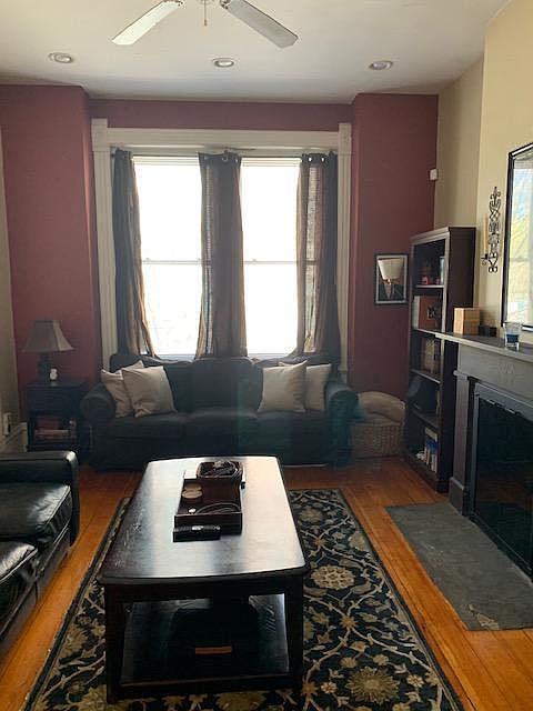 1st image of 1121 W Belden Ave #1