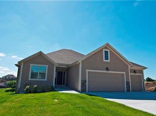 1408 151st St, Basehor, KS 66007