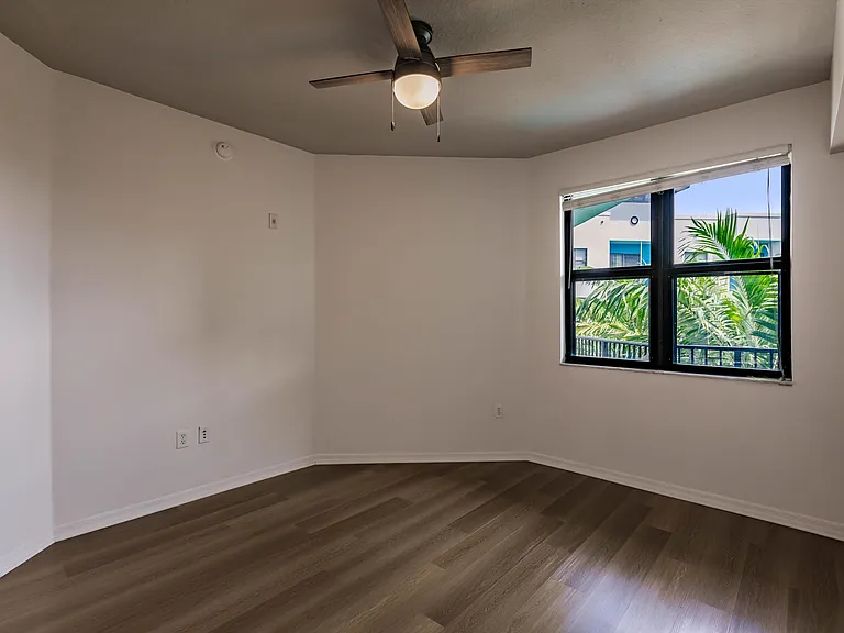 Aviah Flagler Village — Photo 115