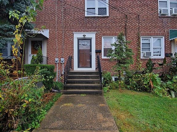 2nd image of 302 Cooper Ave