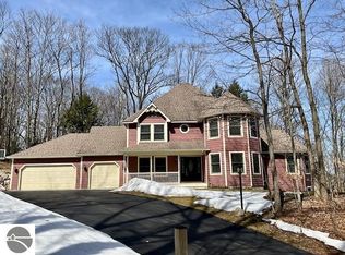 10057 E Leeward Shores Dr, Traverse City, MI 49684