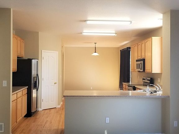 4th image of 482 Mount Belford St