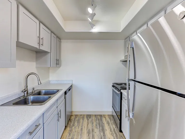 Heritage Apartments — Photo 12