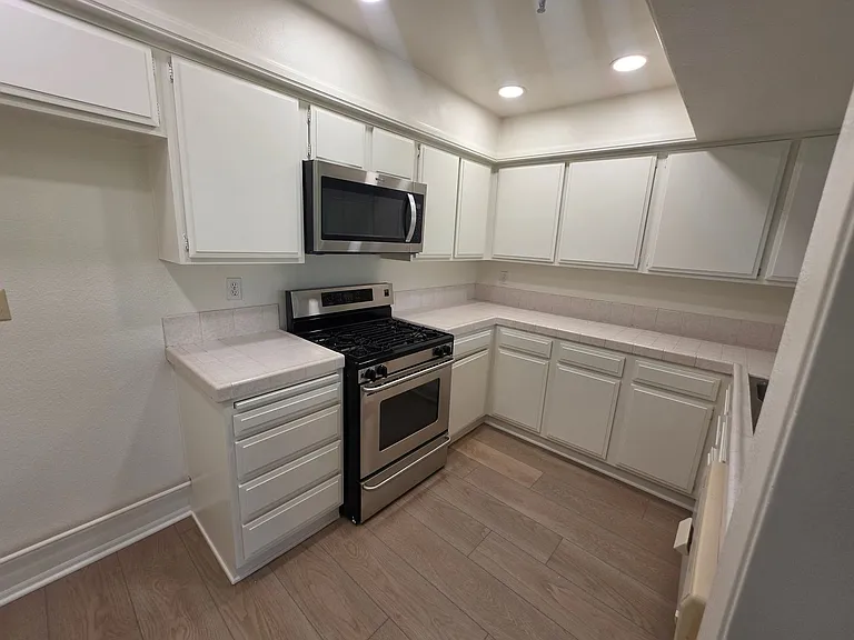 280 Cagney Ln #216 — Photo 6