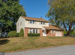 216 Laurelwood Dr, Douglassville, PA 19518