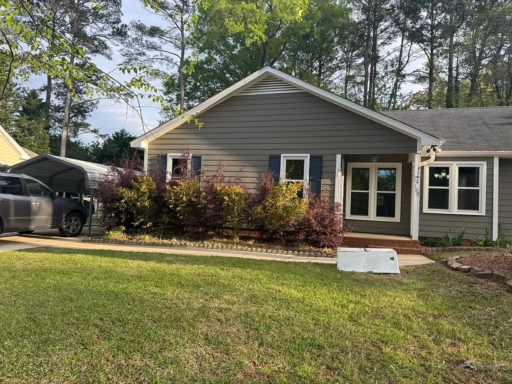 Building Photo - 109 Longneedle Ct