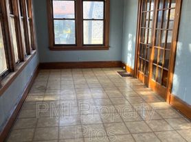 4572 W Fond Du Lac Ave, Milwaukee, WI