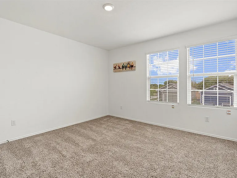 520 Gabbro Gdns — Photo 14