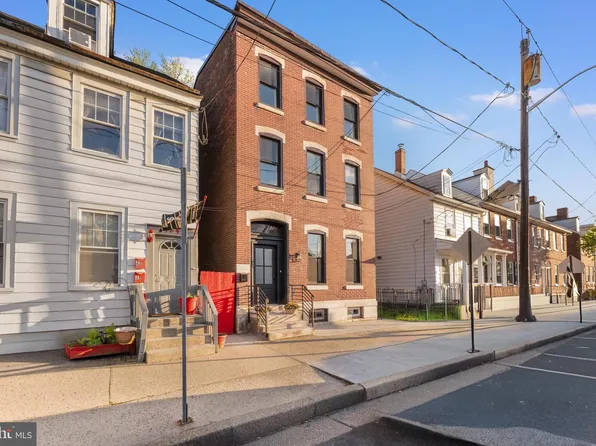 122 E Broad St, Burlington, NJ 08016