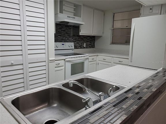 3rd image of 5108 Tennis Court Cir