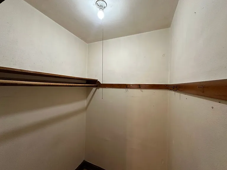 4480 N Oakland Ave — Photo 21