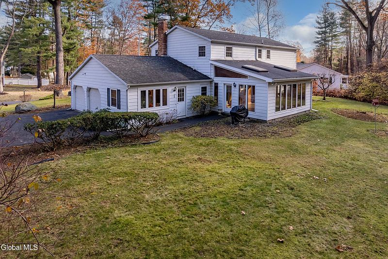 5th image of 34 Sweetbrier Drive