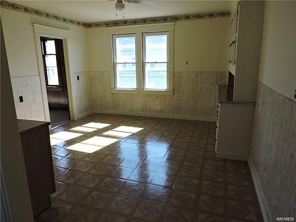 3rd image of 1526 Electric Ave